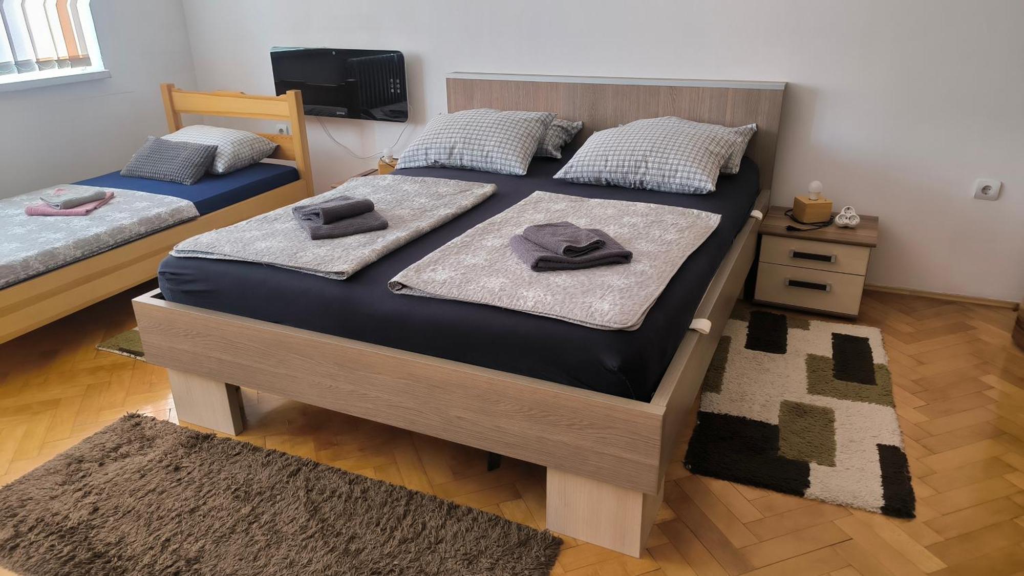 Trosoban Stan U Zenici Apartment Zenica Bagian luar foto