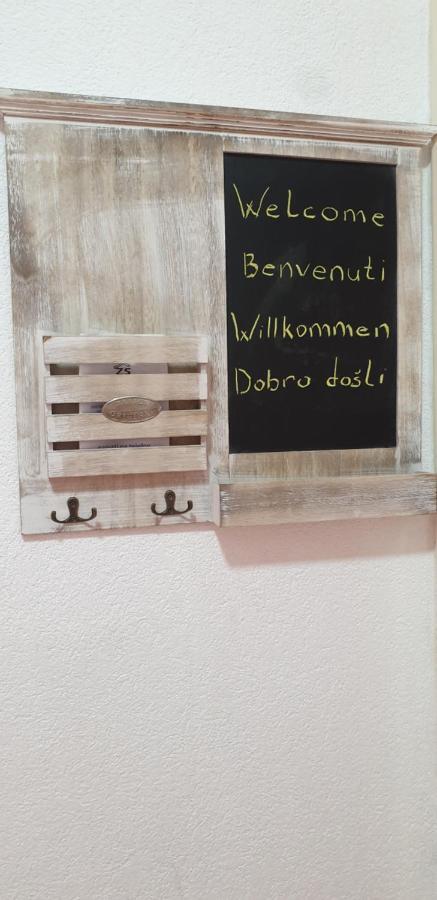 Trosoban Stan U Zenici Apartment Zenica Bagian luar foto