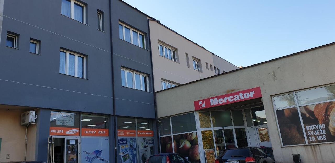 Trosoban Stan U Zenici Apartment Zenica Bagian luar foto